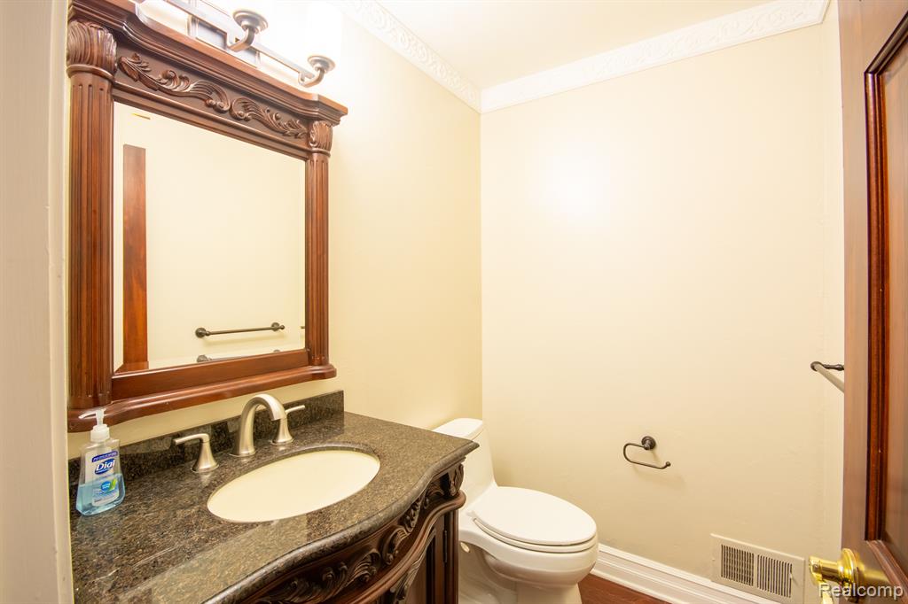 36609 Valley Ridge Drive Farmington Hills, MI 48331 - Photo 14 of 19