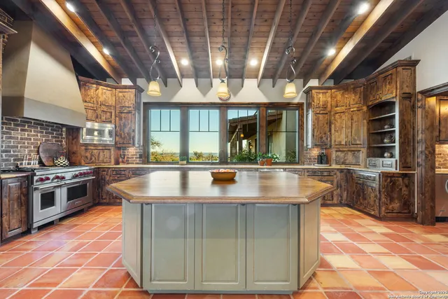 $1,999,000 | 164 Camino Del Reserve Lane, Comfort, TX 78013