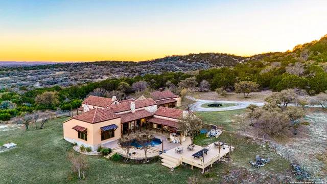 $1,999,000 | 164 Camino Del Reserve Lane, Comfort, TX 78013