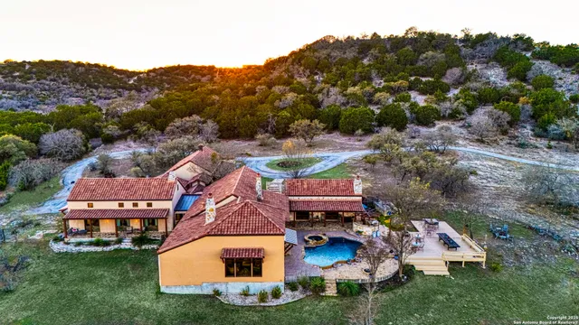 $1,999,000 | 164 Camino Del Reserve Lane, Comfort, TX 78013