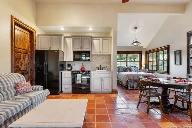 $1,999,000 | 164 Camino Del Reserve Lane, Comfort, TX 78013