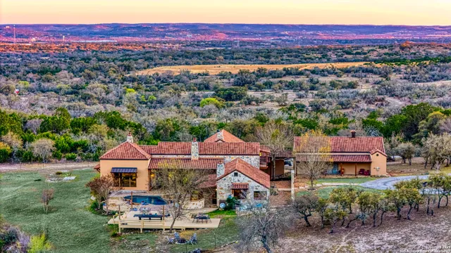 $1,999,000 | 164 Camino Del Reserve Lane, Comfort, TX 78013