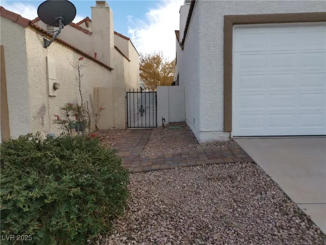 $1,800 | 8229 Willeta Avenue, Las Vegas, NV 89145