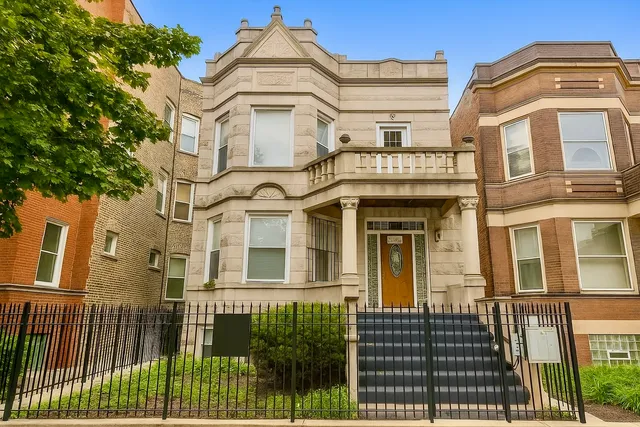 $2,000 | 6130 South Rhodes Avenue, Unit 2, Chicago, IL 60637