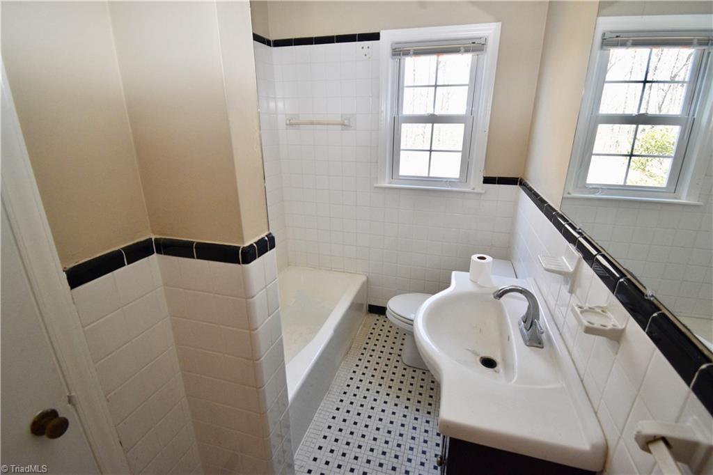 6328 Monnett Road Climax, NC 27233 - Photo 15 of 47 Hall Bath