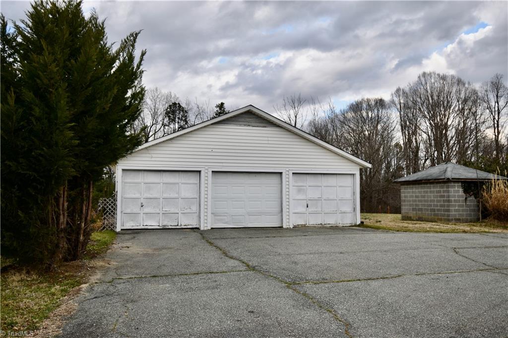 6328 Monnett Road Climax, NC 27233 - Photo 39 of 47 3 car garage