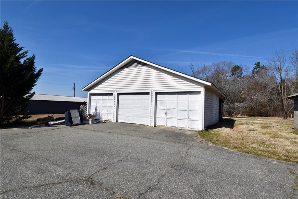 6328 Monnett Road Climax, NC 27233 - Photo 6 of 47 Gallery Image 6