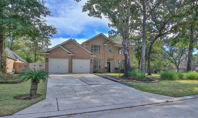 $575,000 | 2 Sweet Birch Place, The Woodlands, TX 77382
