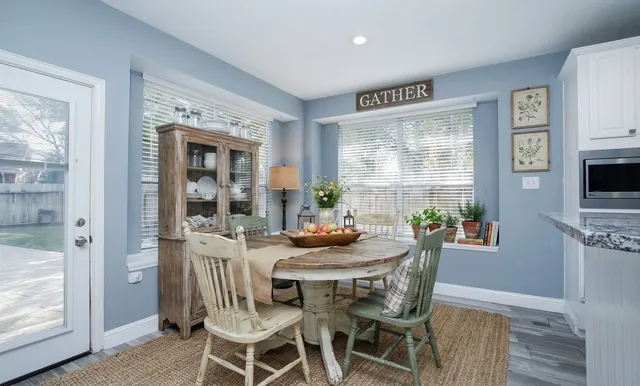 $575,000 | 2 Sweet Birch Place, The Woodlands, TX 77382