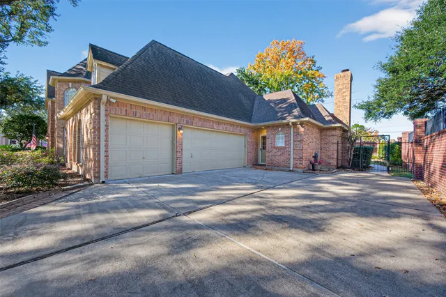 $900,000 | 20106 Ambervine Circle, Katy, TX 77450