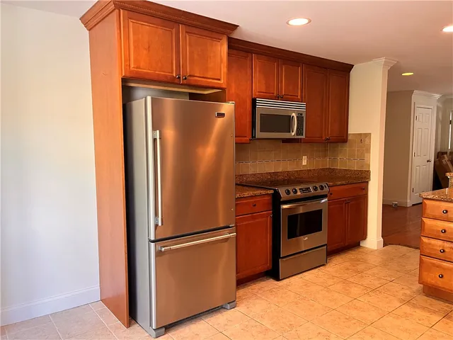 $2,800 | 33 Starr Drive West, Narragansett, RI 02882