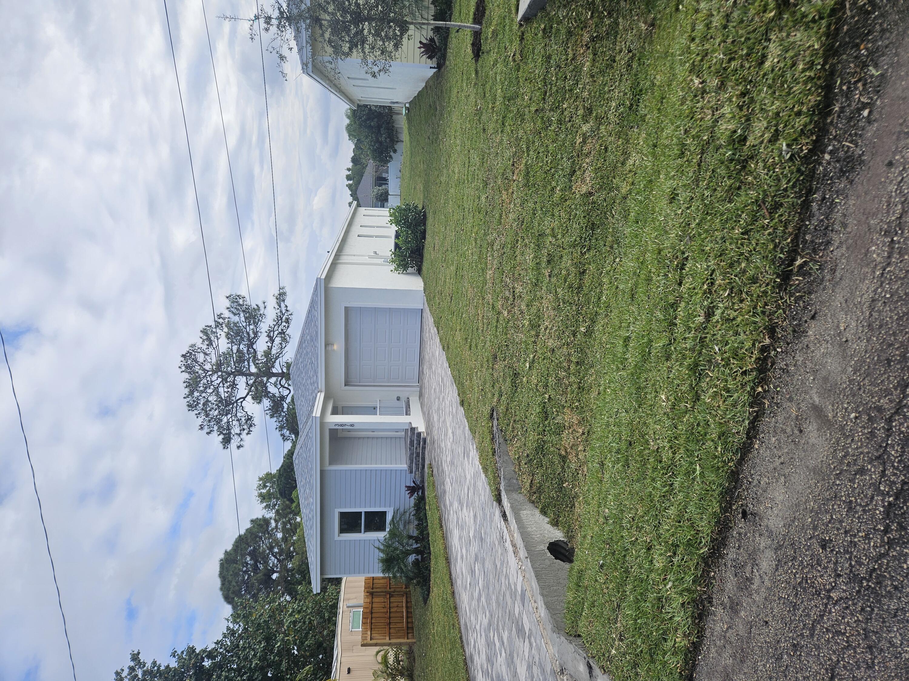 3878 Southeast Grant Street Stuart, FL 34997 - Photo 1 of 38 Front