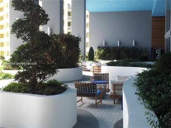 $2,550 | 1300 Brickell Bay Drive, Unit 2500, Miami, FL 33131