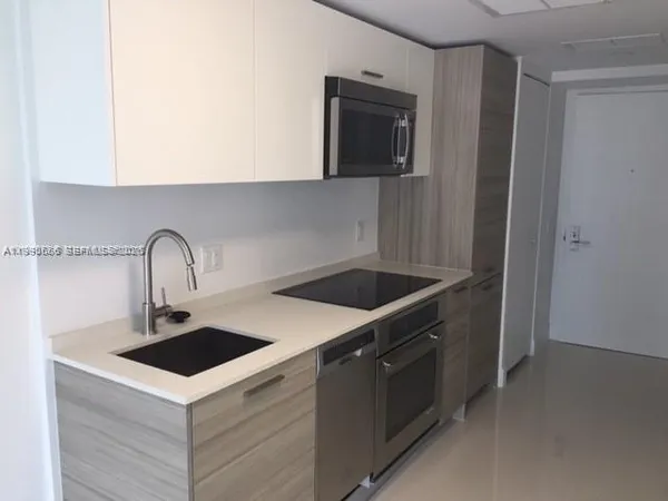 $2,550 | 1300 Brickell Bay Drive, Unit 2500, Miami, FL 33131
