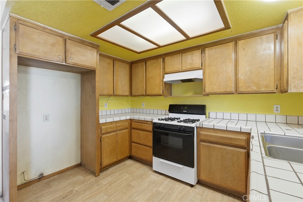 12365 Waynoka Road Apple Valley, CA 92308 - Photo 12 of 36
