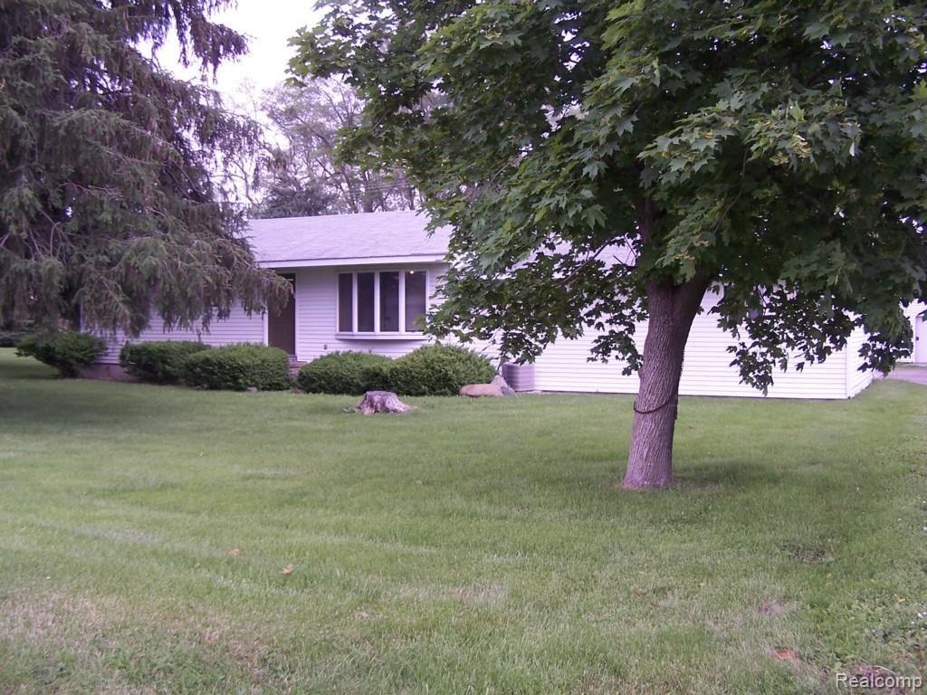 65160 Romeo Plank Road Ray, MI 48096 - Photo 22 of 48 100_1750.jpg