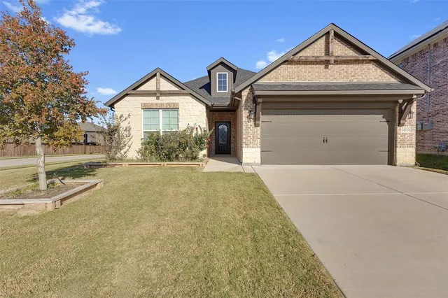 a view of a house with a yard and garage