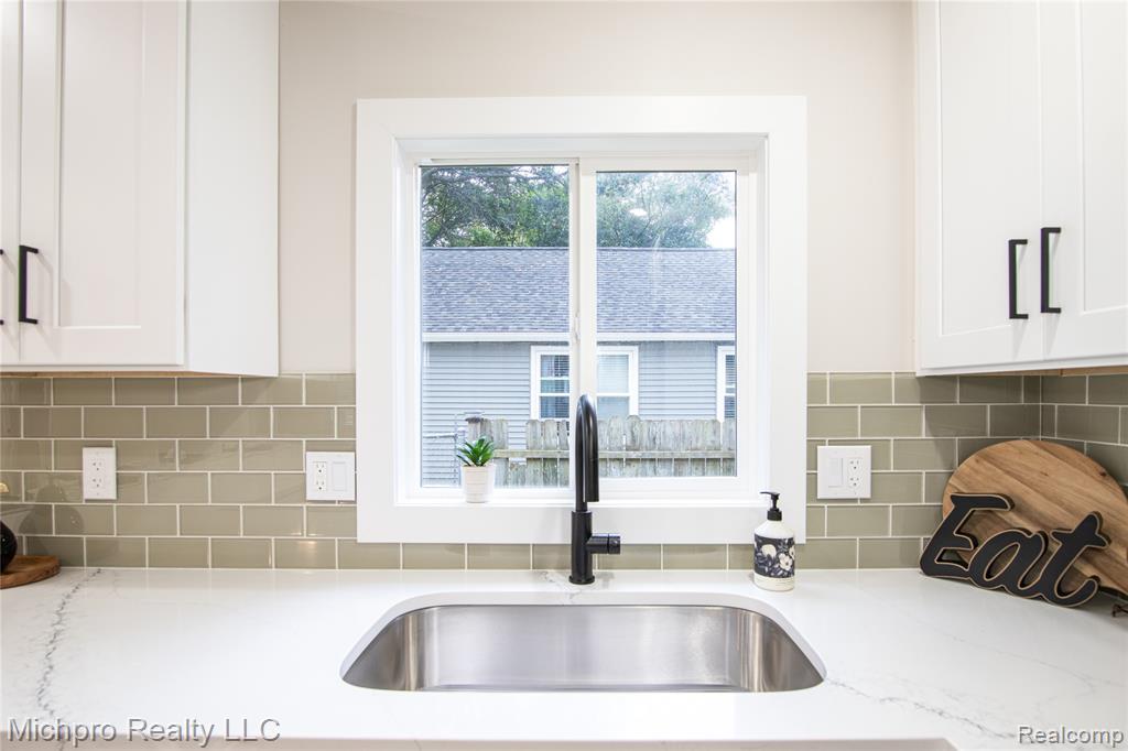 4577 Jerome Road Clarkston, MI 48346 - Photo 12 of 26