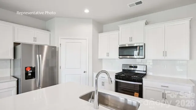 $373,590 | 756 14th Ave Court Northeast, Hickory, NC 28601