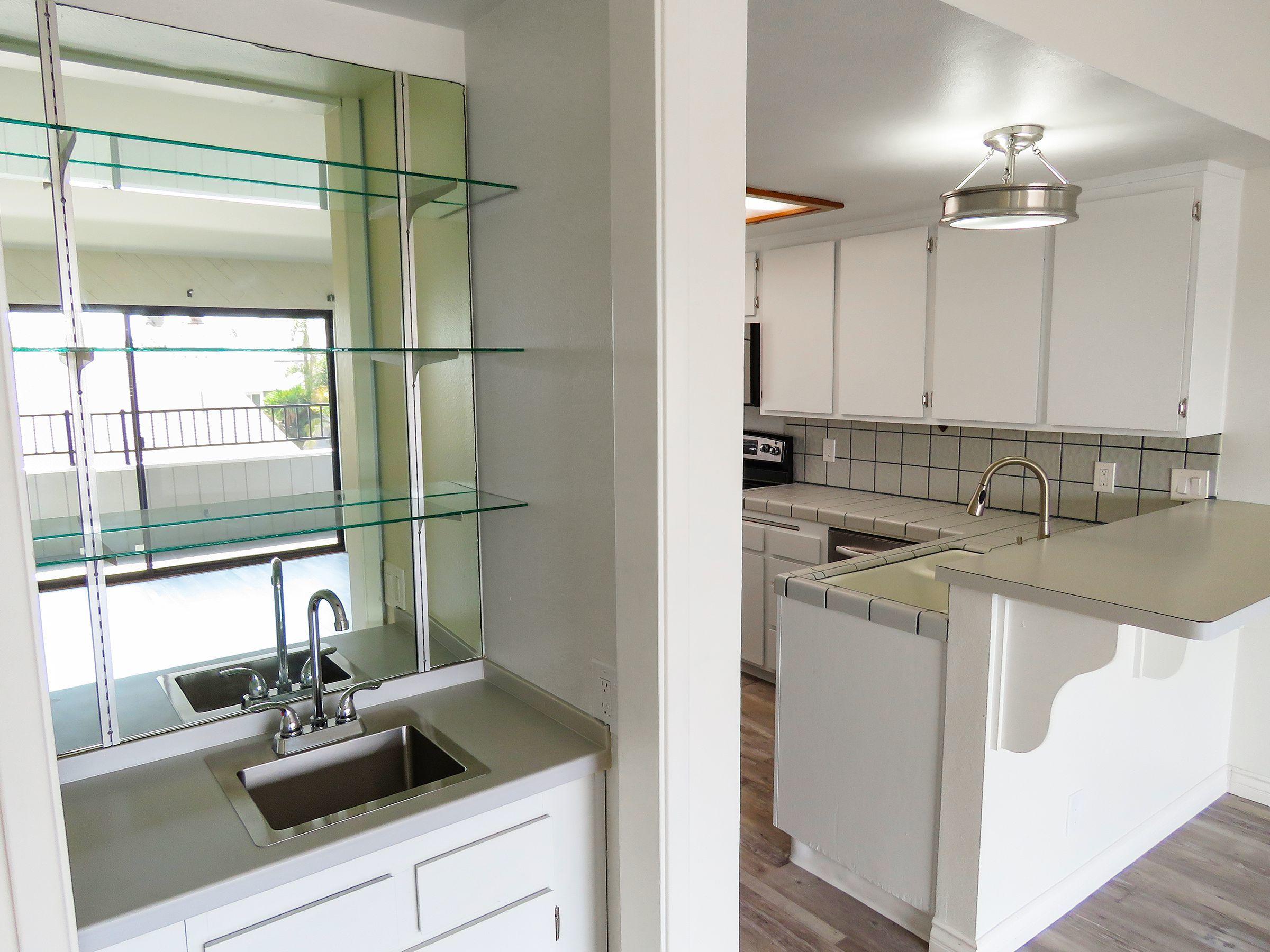 4848 Sandyland Road Carpinteria, CA 93013 - Photo 13 of 33 Bar and Kitchen
