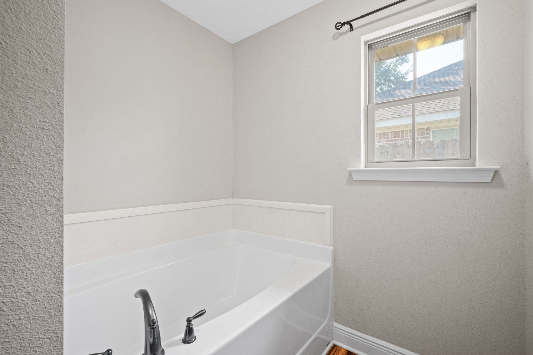 1336 Majesty Loop Foley, AL 36535 - Photo 13 of 18 Bathroom