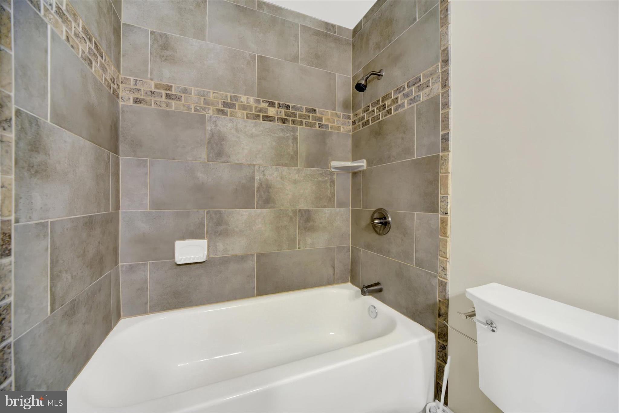 413 Colonial Ridge Lane Arnold, MD 21012 - Photo 18 of 25 Hallway full bathroom
