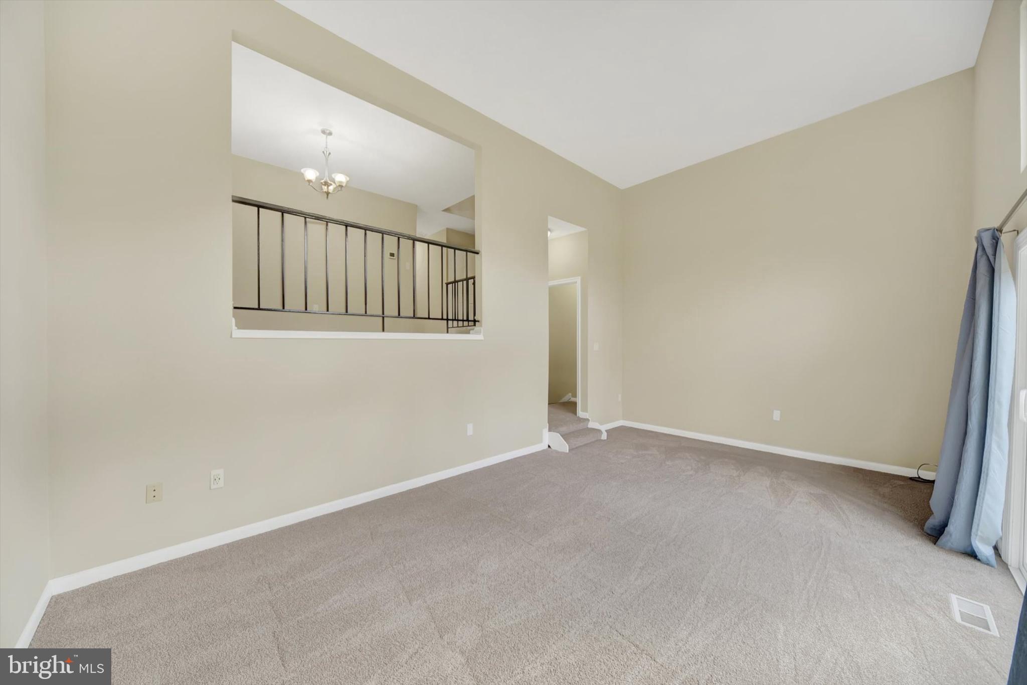 413 Colonial Ridge Lane Arnold, MD 21012 - Photo 9 of 25 Living room