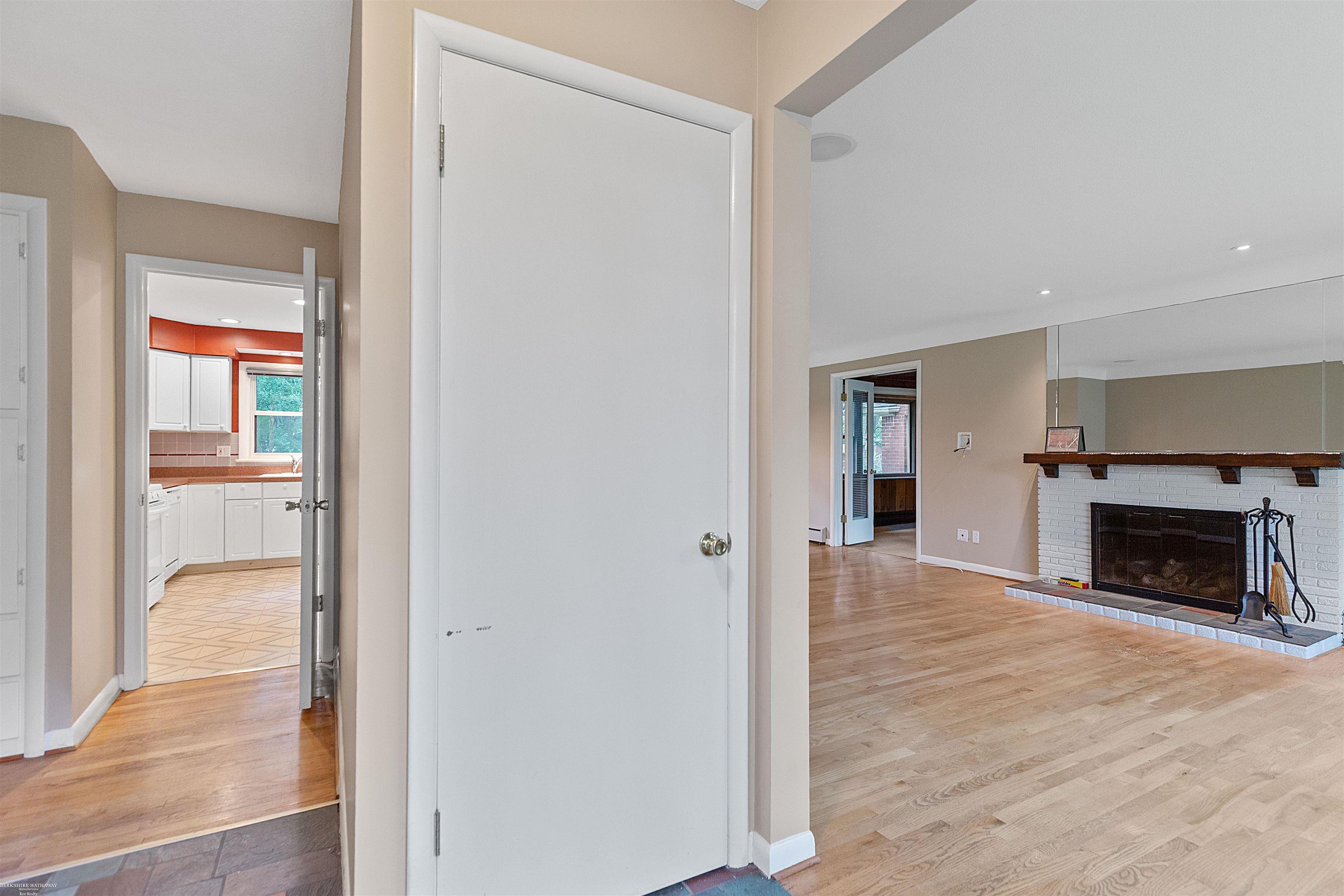 240 Montmorency Road Rochester Hills, MI 48307 - Photo 10 of 40