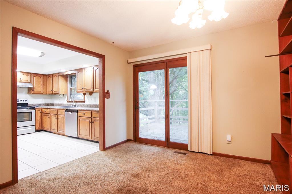 566 Country Lane Sullivan, MO 63080 - Photo 7 of 31