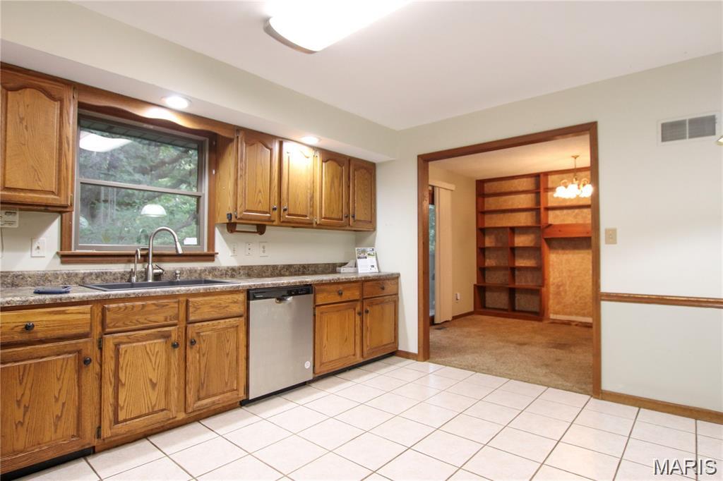 566 Country Lane Sullivan, MO 63080 - Photo 8 of 31