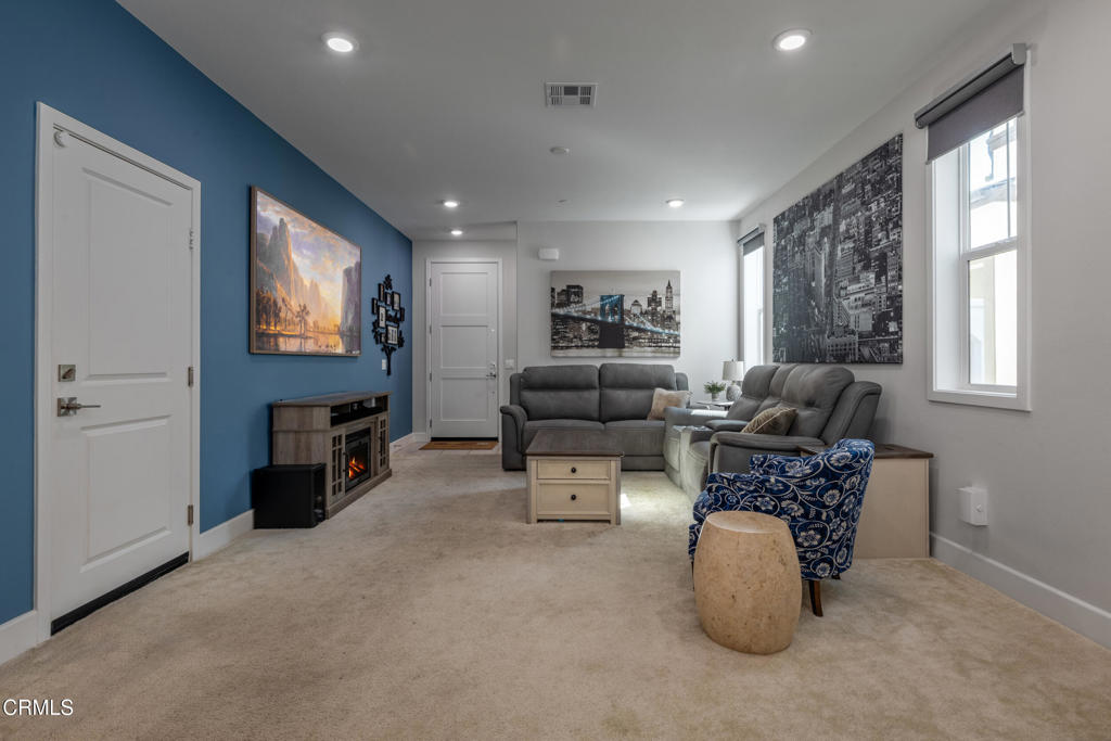 3067 Harrison Lane Simi Valley, CA 93065 - Photo 4 of 46 09