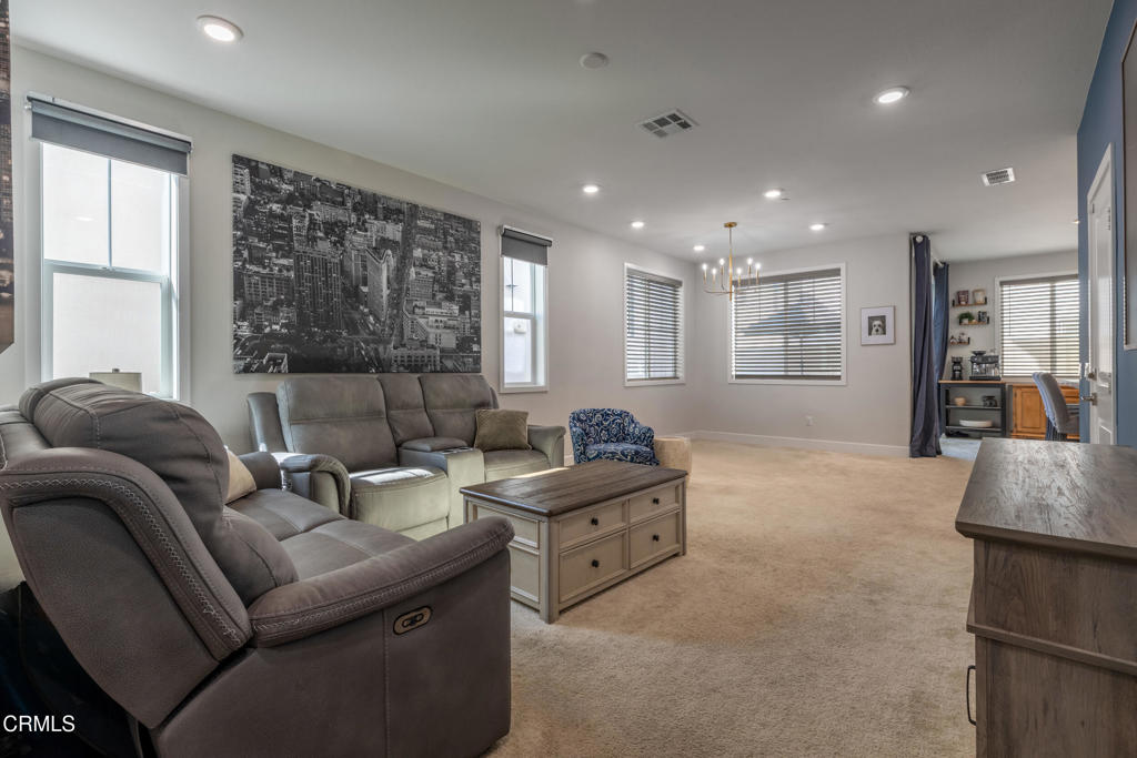 3067 Harrison Lane Simi Valley, CA 93065 - Photo 6 of 46 011