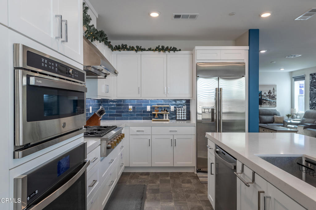 3067 Harrison Lane Simi Valley, CA 93065 - Photo 9 of 46 014