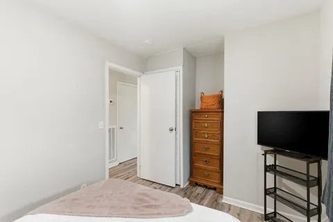 a view of a livingroom with furniture