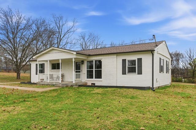 $399,900 | 919 Sun Valley Drive, Madison, TN 37115