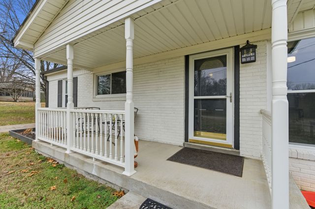 $399,900 | 919 Sun Valley Drive, Madison, TN 37115