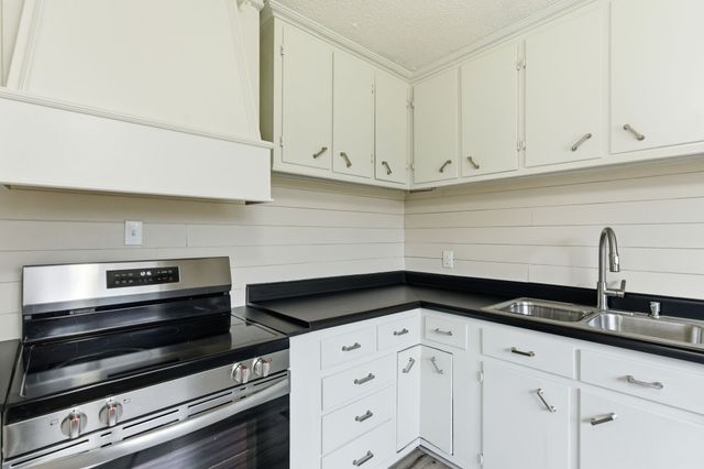 $399,900 | 919 Sun Valley Drive, Madison, TN 37115