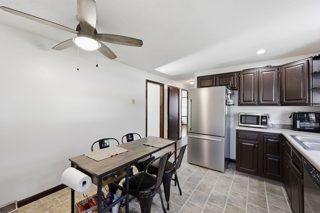 164 Arnold Avenue Springfield, MA 01119 - Photo 14 of 42