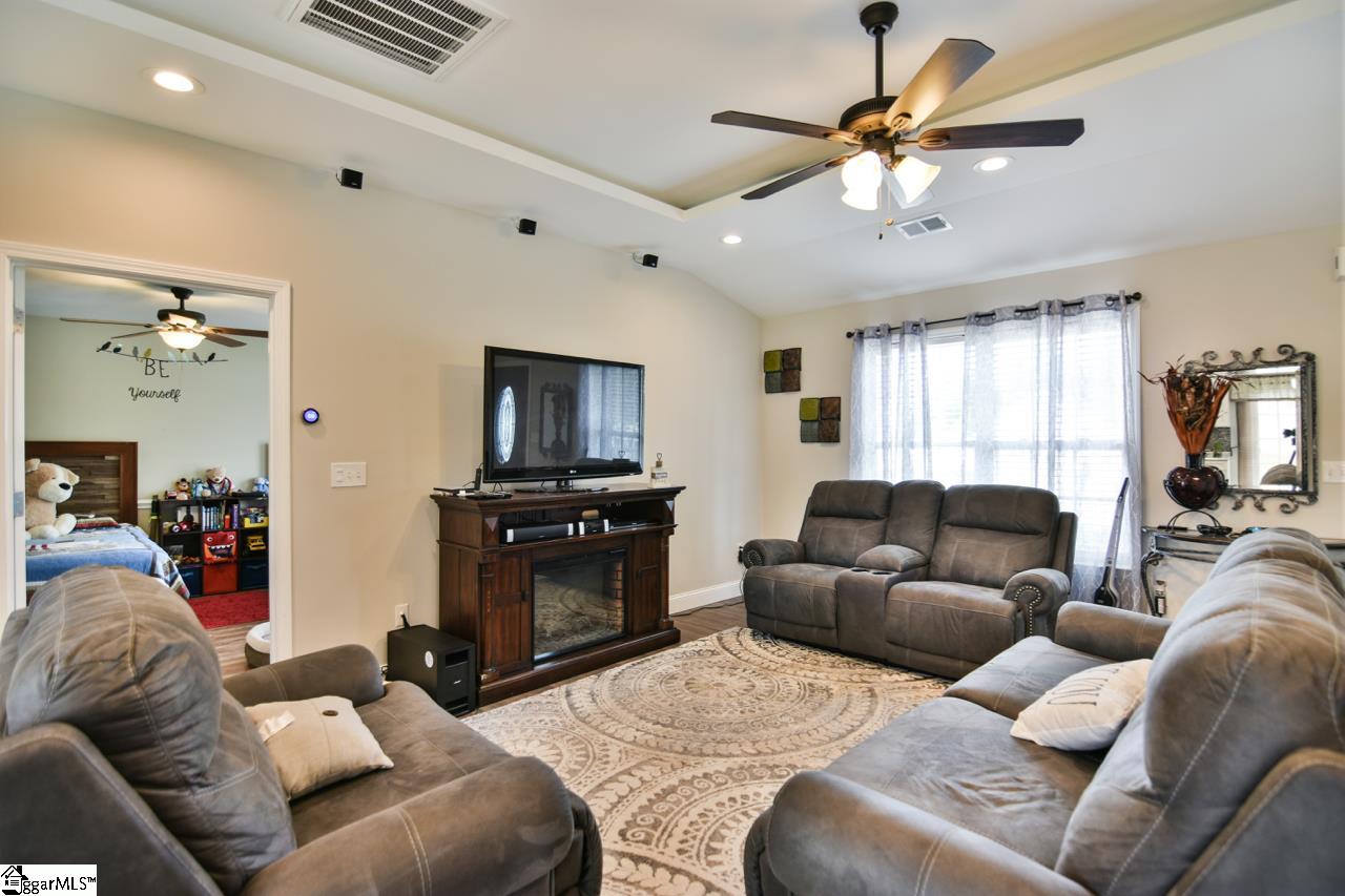 2009 Small Meadows Court Fountain Inn, SC 29644 - Photo 3 of 19 Gallery Image 3