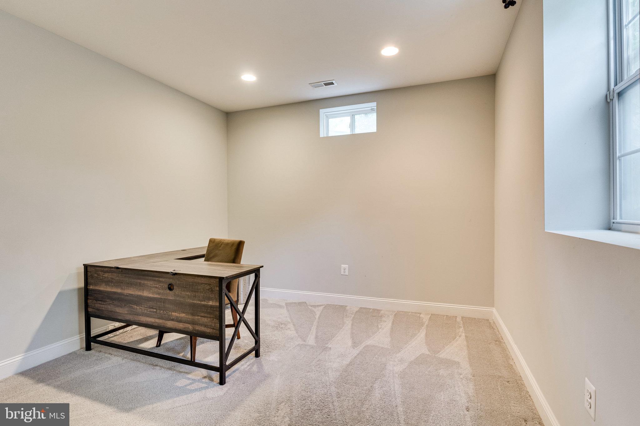 6825 Williamsburg Boulevard Arlington, VA 22213 - Photo 44 of 55 Lower level 6th bedroom