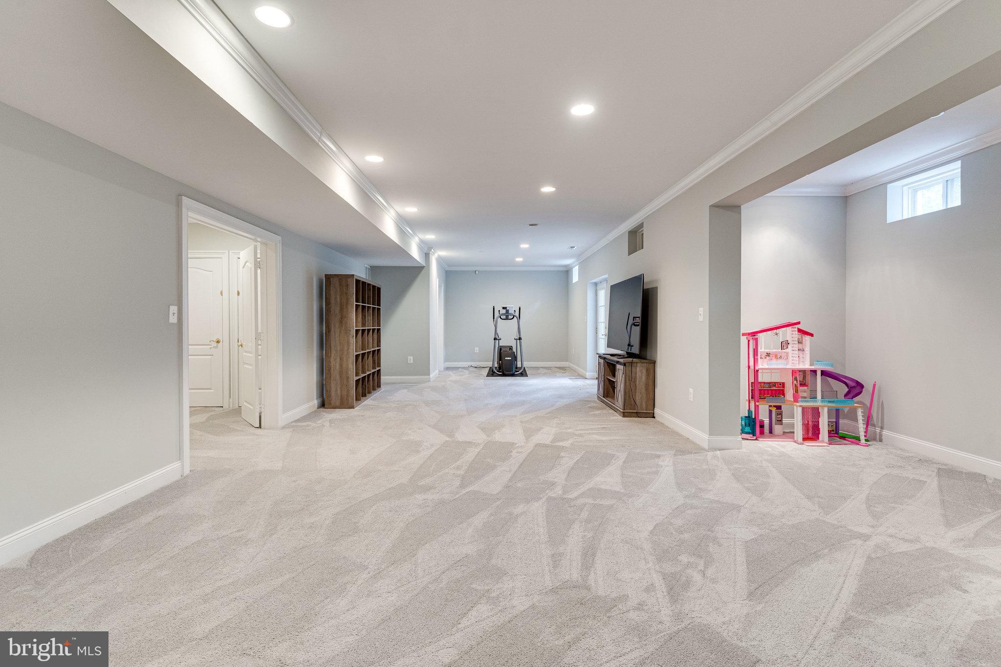 6825 Williamsburg Boulevard Arlington, VA 22213 - Photo 47 of 55