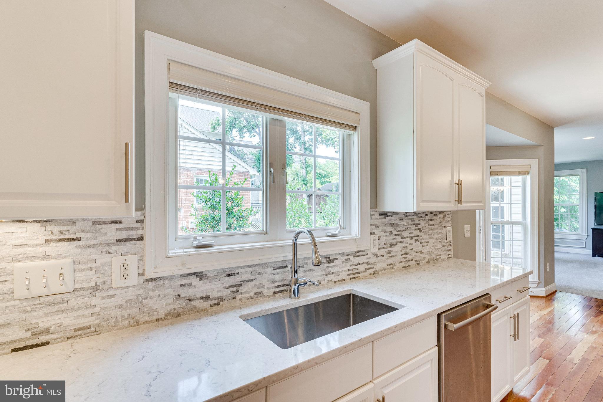 6825 Williamsburg Boulevard Arlington, VA 22213 - Photo 7 of 55 Quartz countertops