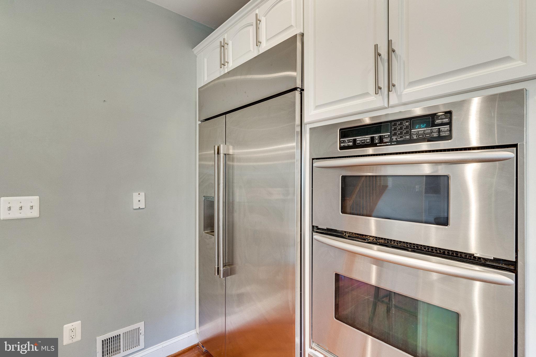 6825 Williamsburg Boulevard Arlington, VA 22213 - Photo 10 of 55 Double wall ovens