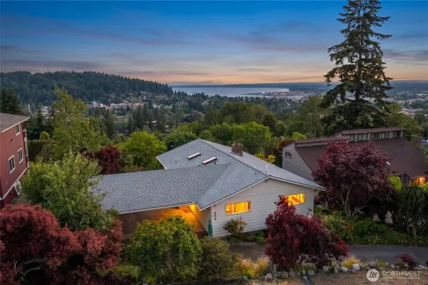 $949,000 | 909 Queen Street, Bellingham, WA 98229