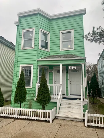 $2,300 | 3547 West Diversey Avenue, Unit 2, Chicago, IL 60647