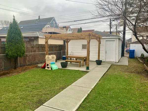 $2,300 | 3547 West Diversey Avenue, Unit 2, Chicago, IL 60647