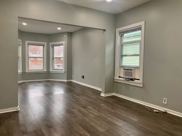 $2,300 | 3547 West Diversey Avenue, Unit 2, Chicago, IL 60647