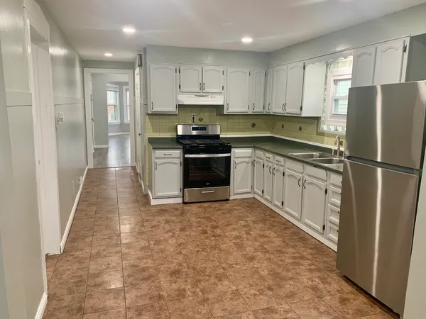 $2,300 | 3547 West Diversey Avenue, Unit 2, Chicago, IL 60647