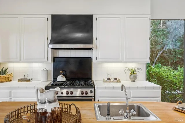 $2,995,000 | 25 Oakhurst Road, San Rafael, CA 94901