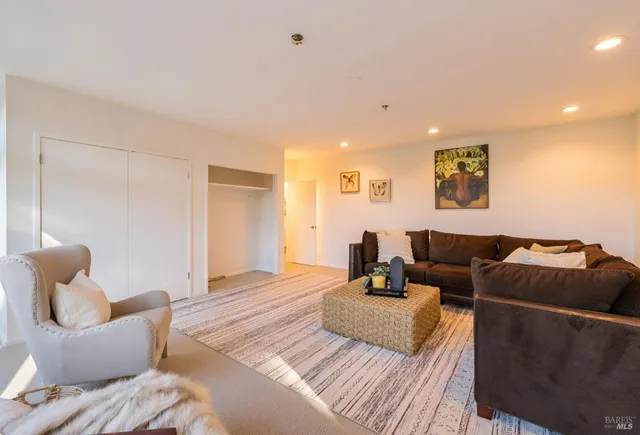 $2,995,000 | 25 Oakhurst Road, San Rafael, CA 94901